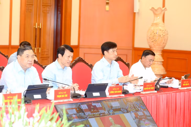 Các đồng chí lãnh đạo Đảng, Nhà nước tham dự phiên họp.