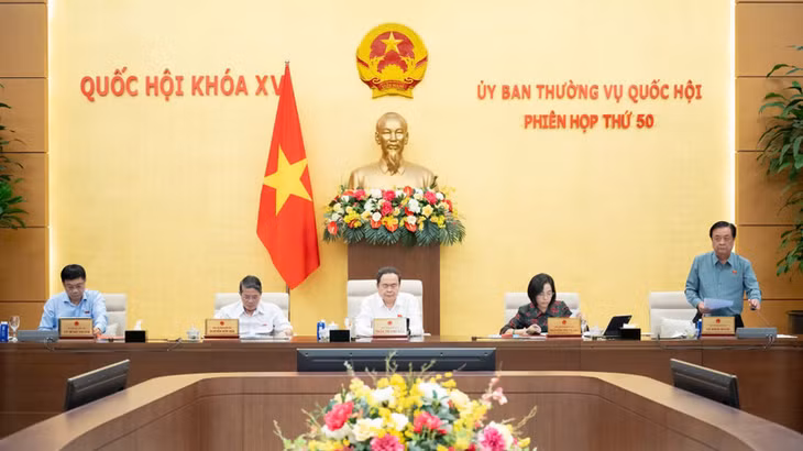 Phó Chủ tịch Quốc hội Lê Minh Hoan điều hành nội dung thảo luận chiều 9/10. (Ảnh: DUY LINH)
