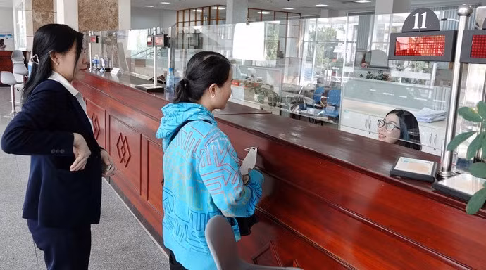 Người dân làm thủ tục quyết toán thuế tại Thuế TP.HCM - Ảnh: T.T.D.