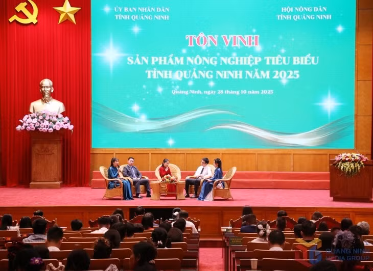 Tọa đàm giữa các nhà sản xuất, nhà cung cấp, ngân hàng nhằm chia sẻ kinh nghiệm, tìm kiếm giải pháp phát triển nông nghiệp bền vững tại hội nghị.
