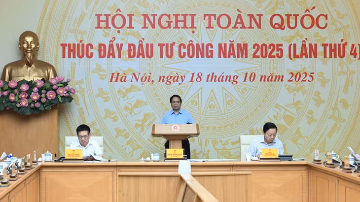 Thủ tướng Chính phủ Phạm Minh Chính chủ trì Hội nghị trực tuyến toàn quốc về thúc đẩy đầu tư công năm 2025. (Ảnh: Trần Hải)