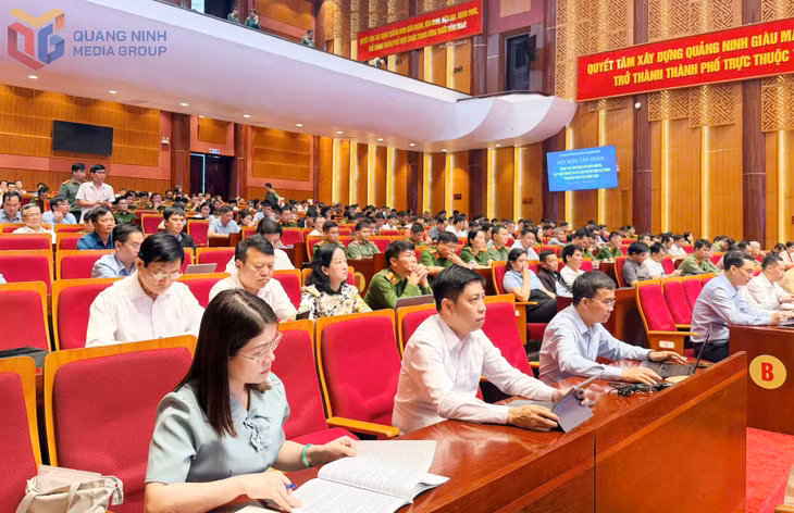 Các đại biểu tham dự hội nghị.