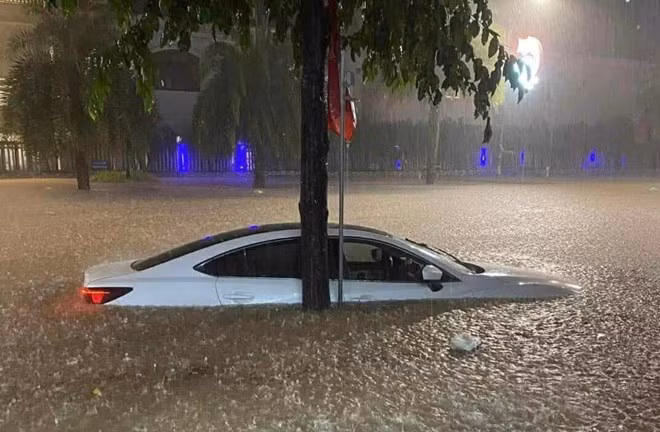 Mưa lớn khiến nhiều khu vực tại Thái Nguyên ngập sâu ngày 7.10. Ảnh: Thanh Hà