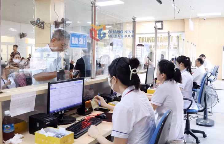 Bộ phận tiếp nhận đăng ký thủ tục khám chữa bệnh tại Trung tâm Y tế Đông Triều.
