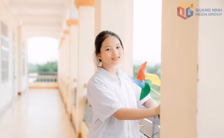 Nguyễn Ngọc Anh, lớp 11A7, Trường THPT Đầm Hà (xã Đầm Hà) là tấm gương sáng về ý chí và nỗ lực vươn lên trong học tập.