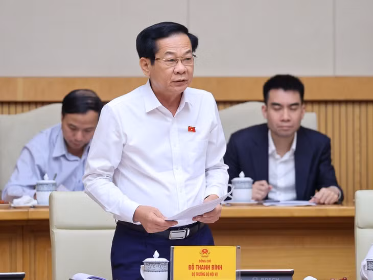 Bộ trưởng Bộ Nội vụ Đỗ Thanh Bình báo cáo tại phiên họp - Ảnh: VGP/Nhật Bắc