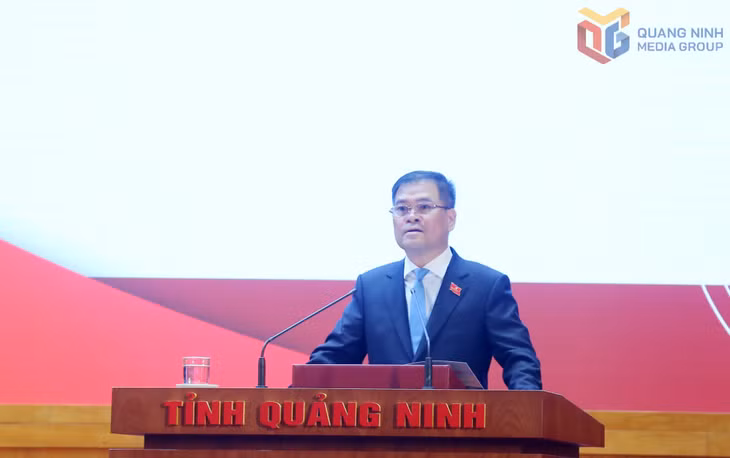 Đồng chí Bùi Văn Khắng, Phó Bí thư Tỉnh ủy, Chủ tịch UBND tỉnh đã quán triệt Chương trình hành động thực hiện Nghị quyết Đại hội đại biểu Đảng bộ tỉnh Quảng Ninh lần thứ XVI. 