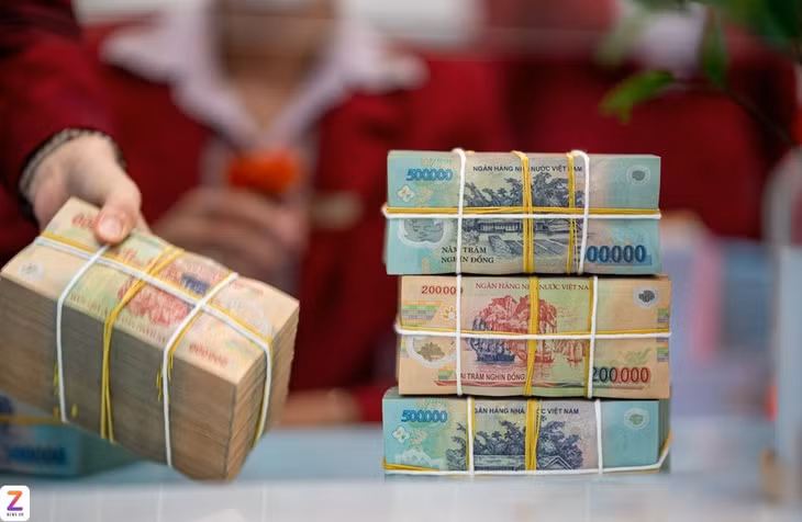Lãi suất tiền gửi tiết kiệm nhích tăng tại một số ngân hàng thương mại. Ảnh: Nam Khánh.