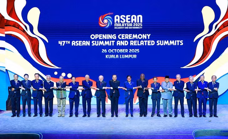 Thủ tướng Phạm Minh Chính cùng lãnh đạo các nước ASEAN và Timor Leste dự lễ khai mạc Hội nghị Cấp cao ASEAN lần thứ 47 và các cấp cao liên quan - Ảnh: VGP/Nhật Bắc