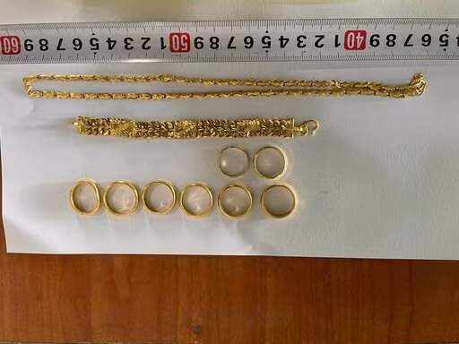 Số vàng tang vật đối tượng Võ Thị Toàn trộm cắp được tại nhà hàng xóm. Ảnh: Công an cung cấp