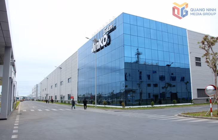 Nhà máy Jinko Solar sản xuất tấm quang năng tại KCN Sông Khoai.