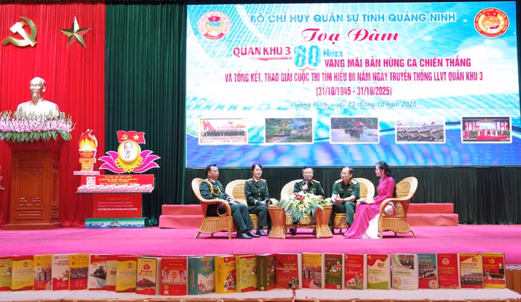 Thiếu tướng Nguyễn Văn Quý, nguyên Phó Chủ nhiệm Chính trị Quân khu 3, chia sẻ tại buổi tọa đàm.