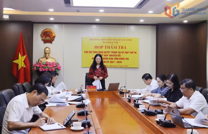 Ban Pháp chế HĐND tỉnh thẩm tra các tờ trình, dự thảo nghị quyết trình tại Kỳ họp thứ 30 HĐND tỉnh khóa XIV, nhiệm kỳ 2021-2026.