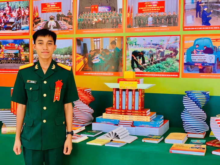 Anh luôn tích cực tham gia các hoạt động thi đua, học tập, rèn luyện của đơn vị