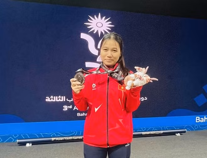 Lực sĩ Y Liên giành thêm huy chương cho Việt Nam tại Đại hội thể thao trẻ châu Á 2025. Ảnh: Văn Thắng