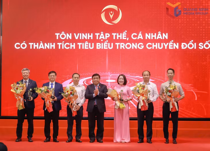 Phường Bãi Cháy (tỉnh Quảng Ninh) là một trong số 6 tập thể, cá nhân trong toàn quốc được tôn vinh vì có thành tích tiêu biểu về chuyển đổi số.