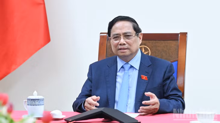 Thủ tướng Phạm Minh Chính điện đàm với Thủ tướng Thái Lan Anutin Charnvirakul. (Ảnh: Trần Hải)
