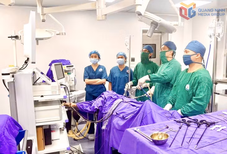 Phẫu thuật nội soi cắt ruột thừa cho người bệnh tại Trung tâm Y tế đặc khu Vân Đồn.