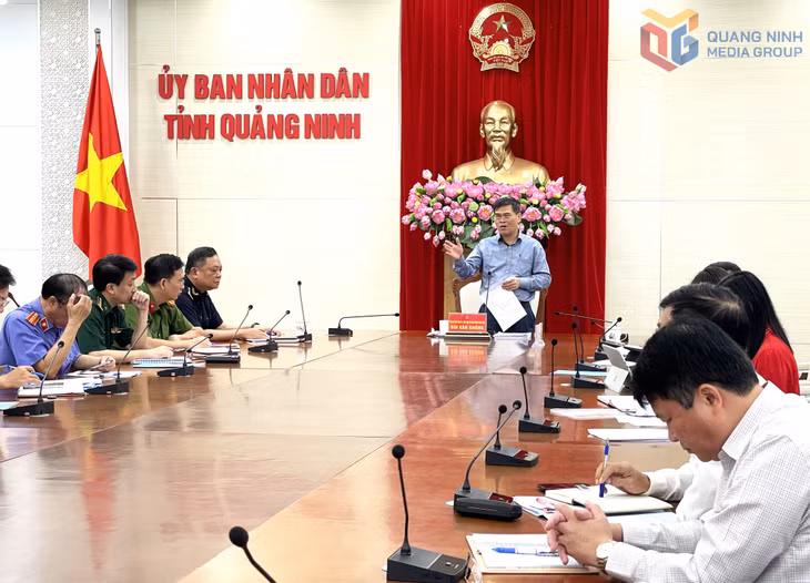 Đồng chí Bùi Văn Khắng, Phó Bí thư Tỉnh ủy, Chủ tịch UBND tỉnh, Trưởng Ban Chỉ đạo 389 tỉnh phát biểu chỉ đạo tại hội nghị.