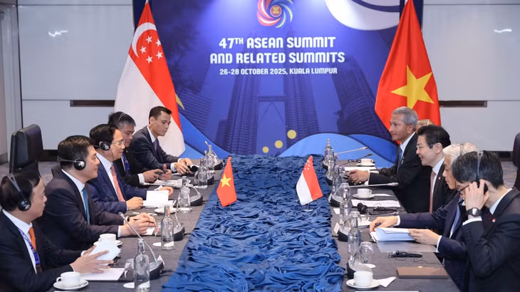 Thủ tướng Chính phủ Phạm Minh Chính đề nghị Singapore hỗ trợ phát triển một số ngành công nghiệp chiến lược như bán dẫn, năng lượng tái tạo, đổi mới sáng tạo và kinh tế số. (Ảnh: VGP/Nhật Bắc)