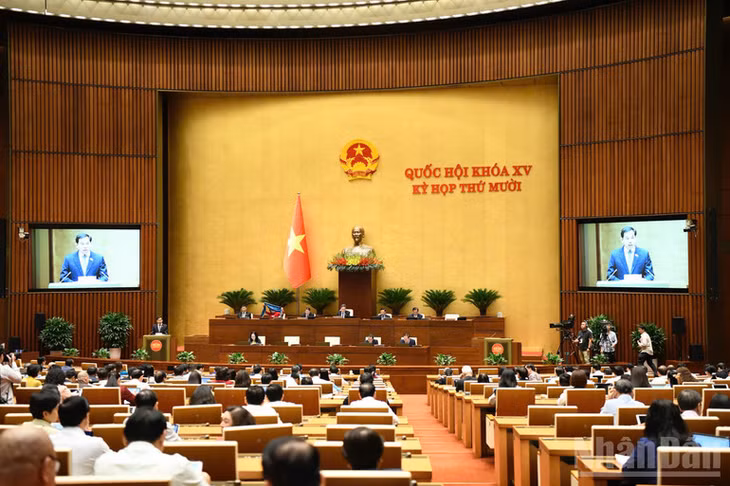 Quang cảnh phiên họp ở hội trường sáng 28/10. (Ảnh: DUY LINH)