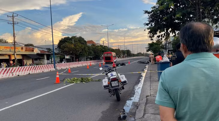 Công an đang khám nghiệm, điều tra làm rõ vụ tai nạn. Ảnh: Đình Trọng