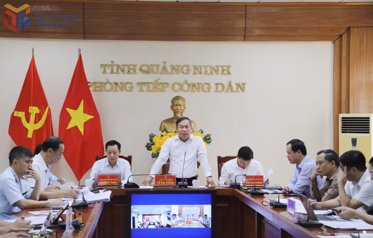 Đồng chí Vũ Đại Thắng, Ủy viên Trung ương Đảng, Bí thư Tỉnh ủy, Trưởng Đoàn ĐBQH tỉnh tiếp và chỉ đạo giải quyết các kiến nghị của công dân tại buổi tiếp công dân định kỳ tháng 9/2025. Ảnh: Cao Quỳnh