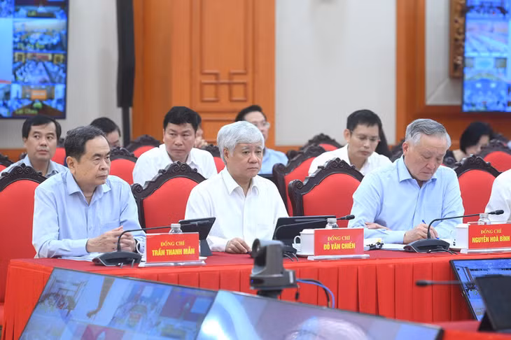Các đồng chí lãnh đạo Đảng, Nhà nước tham dự phiên họp.
