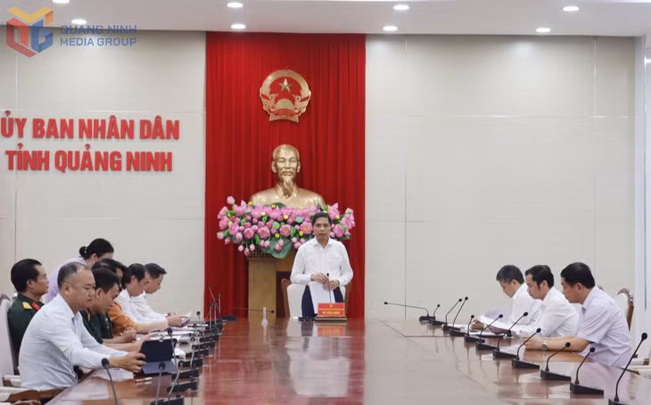 Đồng chí Vũ Văn Diện, Phó Chủ tịch Thường trực UBND tỉnh phát biểu chỉ đạo tại hội nghị. 