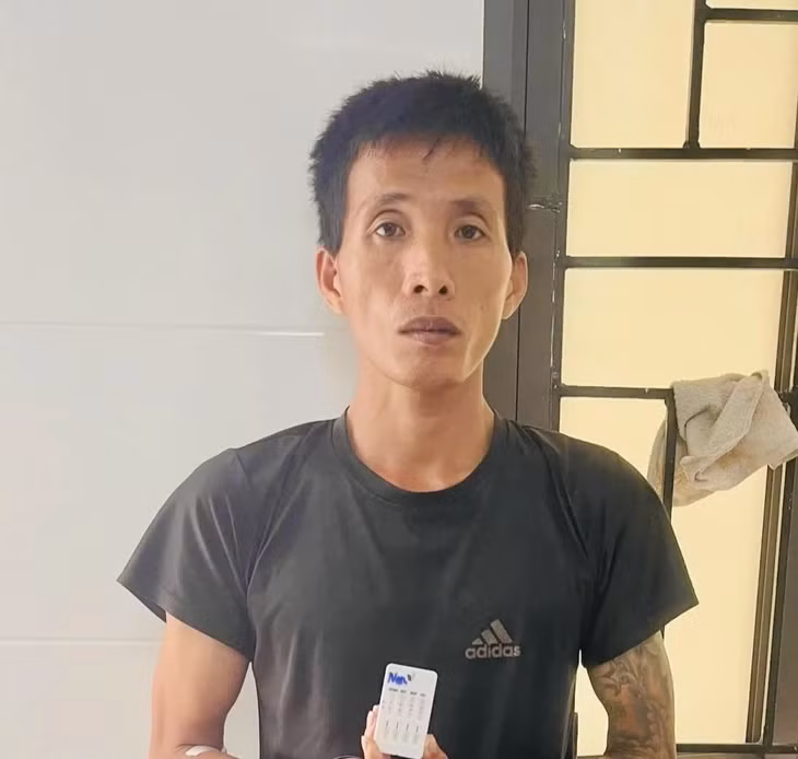 Nguyễn Văn Nam tại cơ quan công an - Ảnh: Công an cung cấp