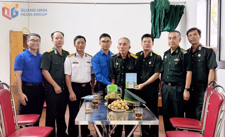 Hội CCB phường Hà Tu cùng Đoàn thanh niên phường thăm hỏi, tằng quà cho hội viên CCB nhân dịp 27/7/2025.