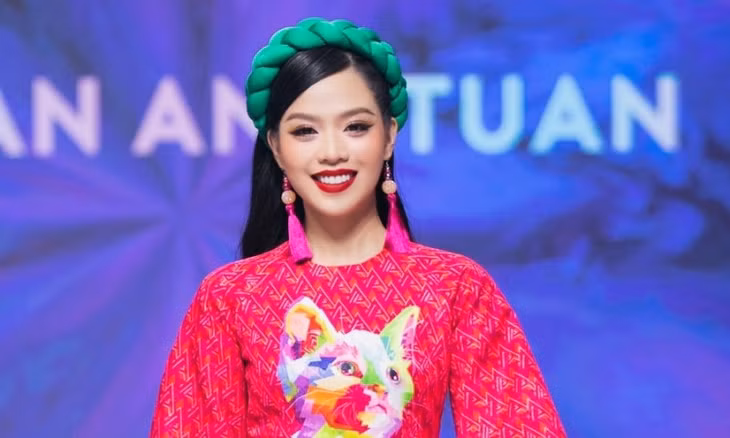 Thanh Thủy lần đầu diễn thời trang sau đăng quang Hoa hậu Việt Nam, hôm 14/1. Video: Asian Kids Fashion Week