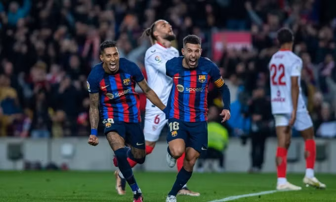 Jordi Alba vui mừng sau khi mở tỷ số cho Barca. Ảnh: FCB