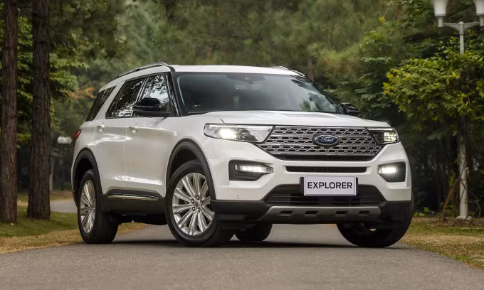 Mẫu Explorer nhập Mỹ lăn bánh ở Hà Nội.