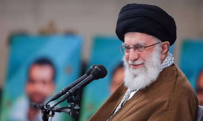 Lãnh tụ tối cao Iran Ayatollah Ali Khamenei tham dự một cuộc họp tại thủ đô Tehran hôm 17/10. Ảnh: Reuters