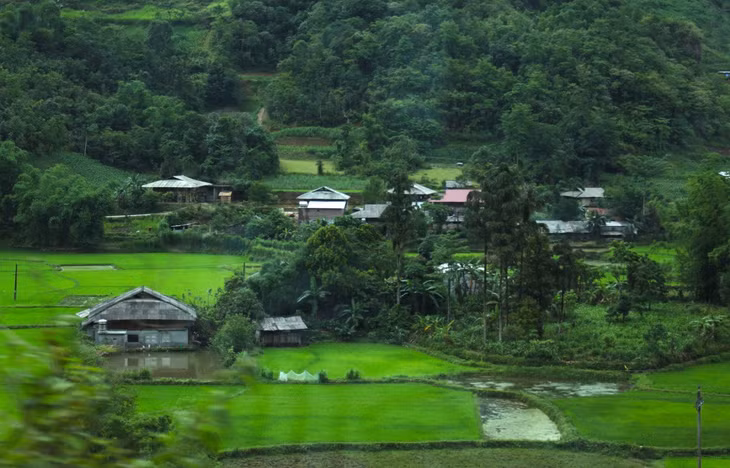 Du Già yên bình trên cao nguyên đá ảnh 2
