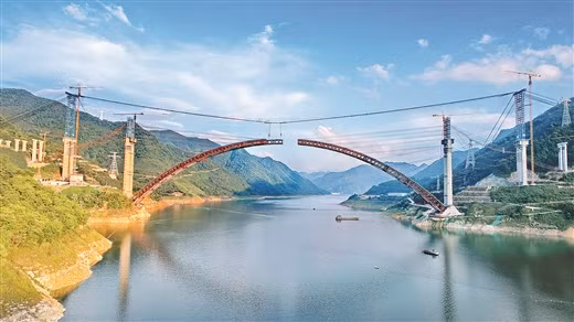 Hợp long vòm chính cầu Thiên Nga Long Than.