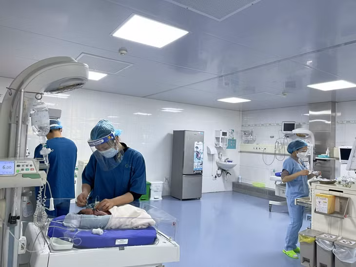 Chăm sóc sức khoẻ cho bệnh nhi tại Bệnh viện Sản Nhi Quảng Ninh.