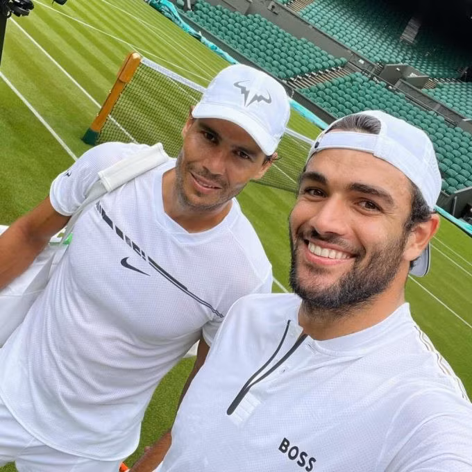 Berrettini (phải) đánh tập với Nadal cách đây ít ngày. Ảnh: Instagram