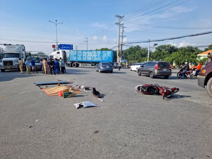 Hiện trường vụ tai nạn nghiêm trọng làm 1 người chết, 2 người bị thương.