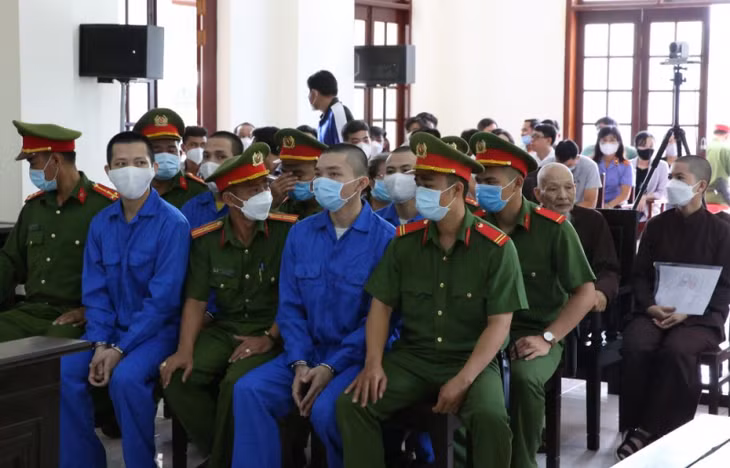 Các bị cáo tại phiên tòa.