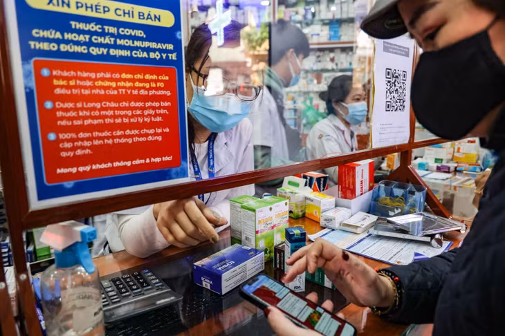 Tăng cường kiểm tra, giám sát kê đơn thuốc trong điều trị ngoại trú. Ảnh minh họa: TTXVN