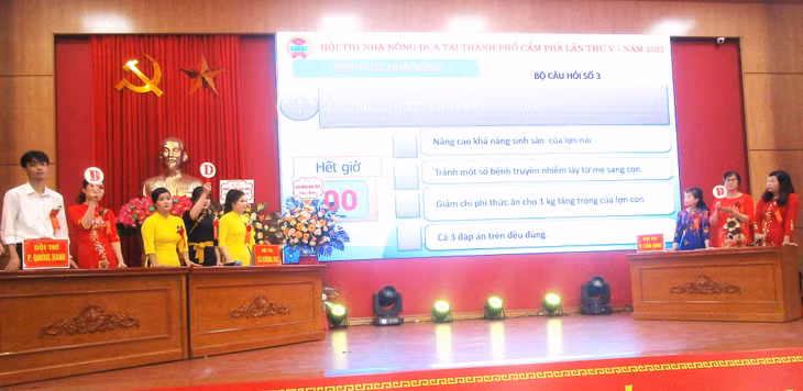 Các đội thi tham gia phần thi Kiến thức nhà nông tại Hội thi Nhà nông đua tài TP Cẩm Phả lần thứ V - năm 2022.