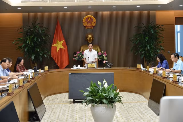 Phó Thủ tướng Chính phủ Lê Minh Khái: Bộ Công Thương chủ động điều hành để đảm bảo nguồn cung xăng dầu trong nước không bị gián đoạn trên cơ sở đánh giá khả năng cung cấp từ nguồn sản xuất trong nước và nguồn nhập khẩu.