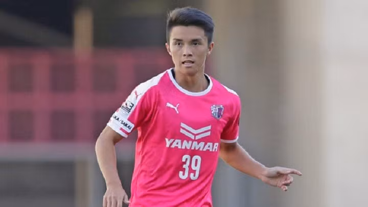 Chaowat Veerachart sang Nhật Bản thi đấu cùng thời điểm với Supachok. Chaowat đầu quân Cerezo Osaka, đội bóng của thủ thành Đặng Văn Lâm. Trước đó, Chaowat đã từng thi đấu cho chính Cerezo Osaka theo dạng cho mượn vào năm 2018 nhưng không quá nổi bật.