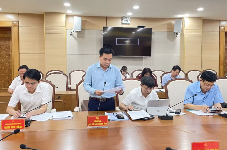 Các đại biểu tham gia ý kiến tại cuộc họp.