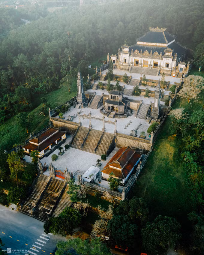 Lăng Khải Định thơ mộng khi nhìn từ trên cao. Ảnh: anhtai.bber