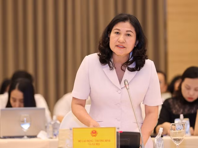 Thứ trưởng Bộ Lao động, Thương binh và Xã hội Nguyễn Thị Hà lý giải việc triển khai hỗ trợ tiền thuê nhà trọ cho người lao động ở một số địa phương chậm - Ảnh: VGP/Nhật Bắc