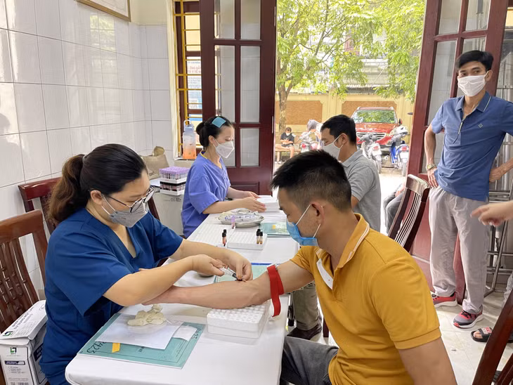 Hằng năm, công nhân làm việc trong hầm lò tại Công ty Than Dương Huy được khám sức khỏe định kỳ 2 lần/năm.