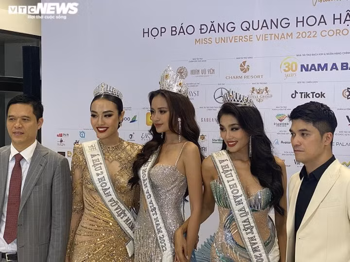 3 người đẹp chia sẻ cảm xúc trong buổi họp báo sau chung kết.